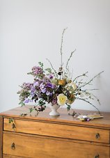 Image 11 - Understated Elegance: A Springtime Styled Elopement in Vancouver in Styled Shoots.